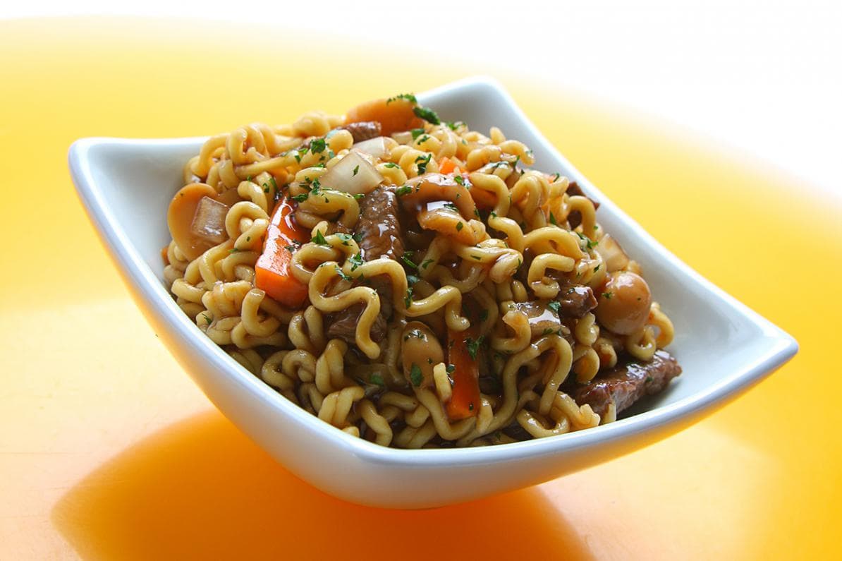 ESPAGUETE NISSIN AO MOLHO DE CERVEJA