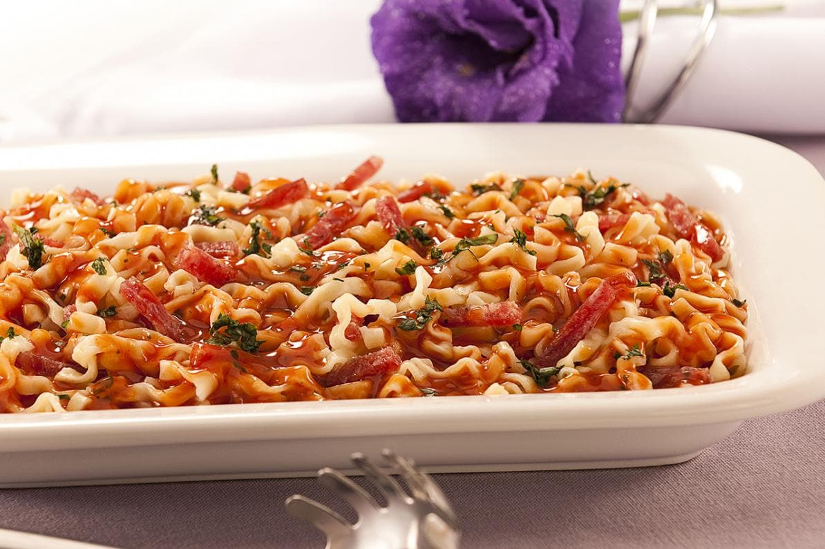 TALHARIM DA NISSIN COM TOMATE MEDIEVAL
